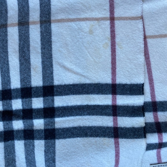 Cashmere Burberry Scarf - Picture 4 of 4